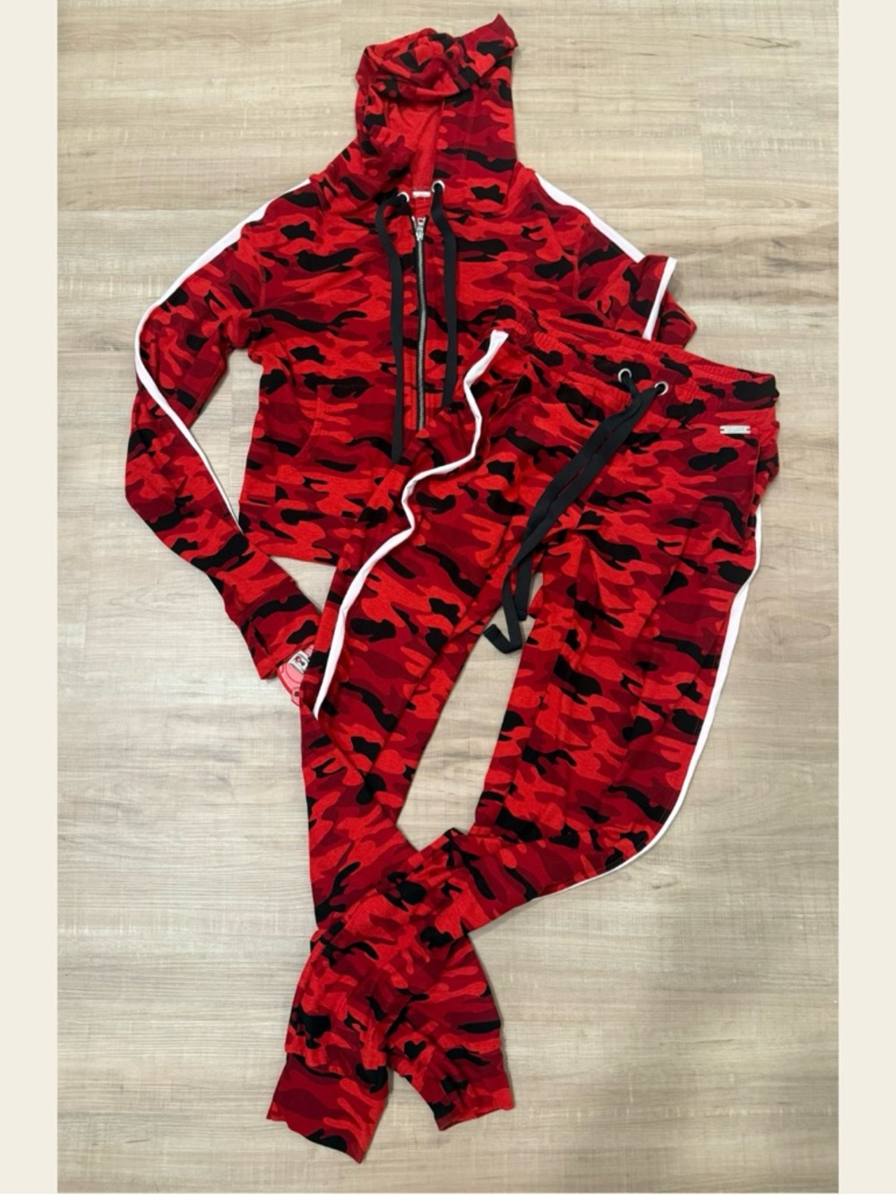 Bombshell red camo set! Cross listed on Mercari at a lower price!